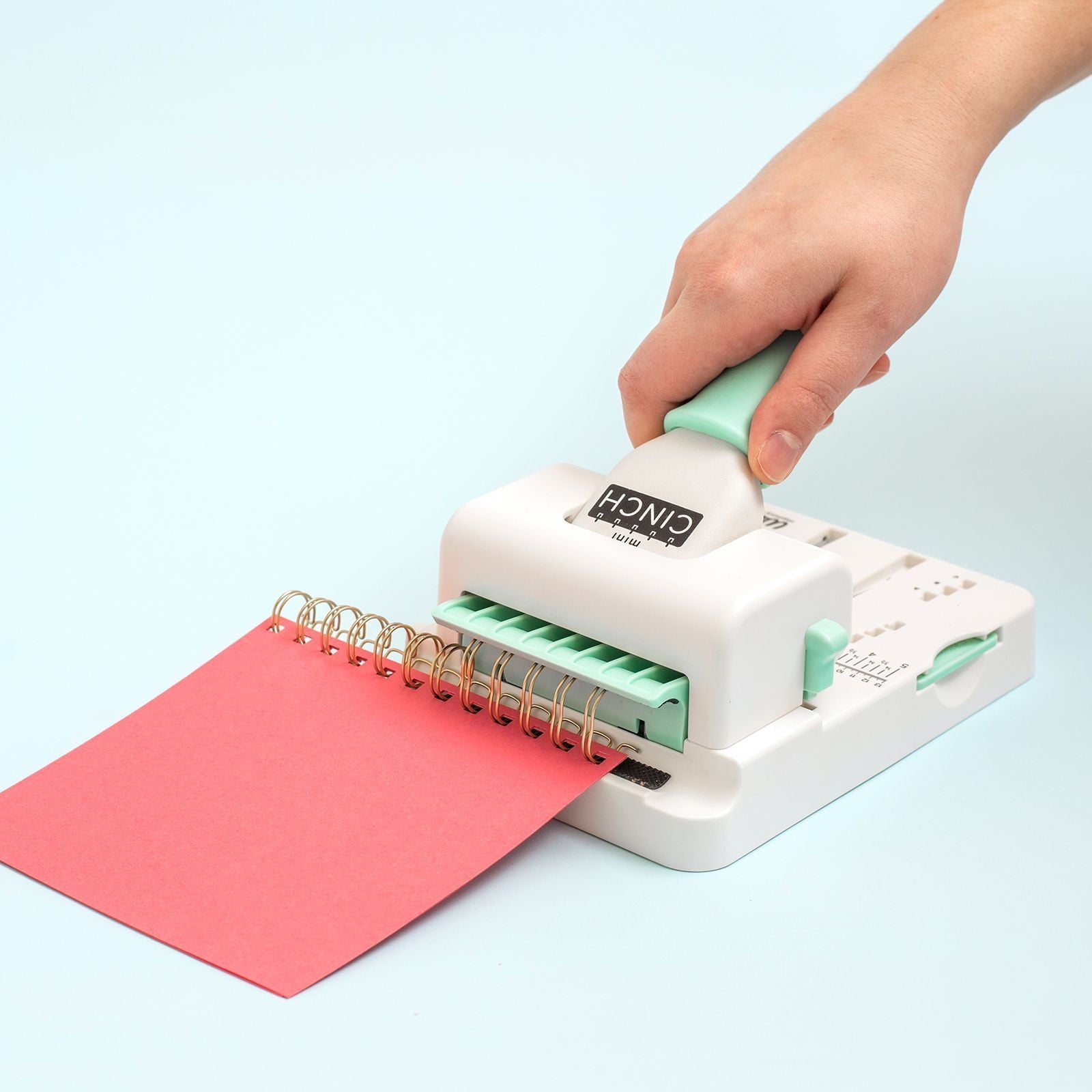 Encuadernadora Mini Cinch: Agujeros cuadrados