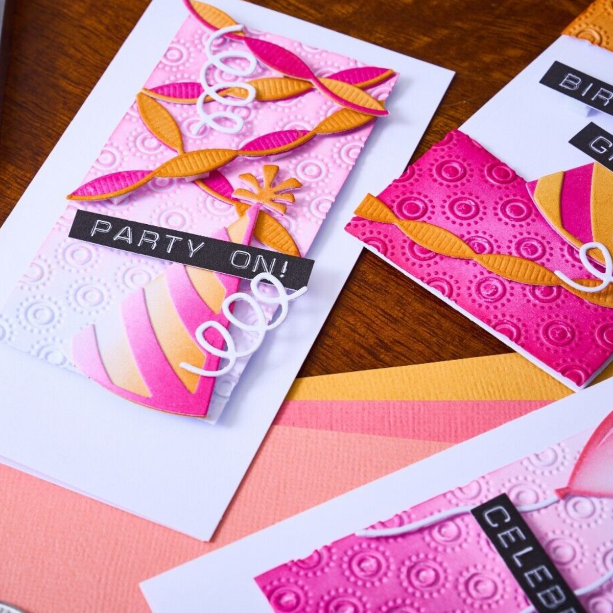 Troqueles Thinlits con Folder de Embossing Celebrate para Sidekick de Tim Holtz (vista 4)