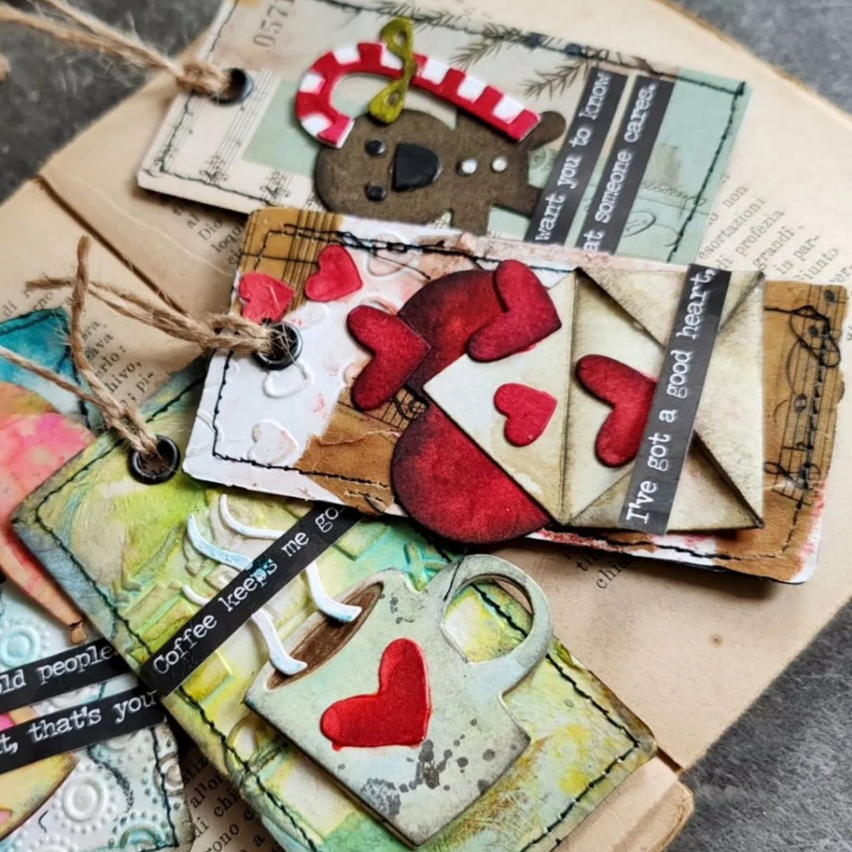 Troqueles Thinlits con Folder Embossing Love Notes para Sidekick de Tim Holtz (vista 2)